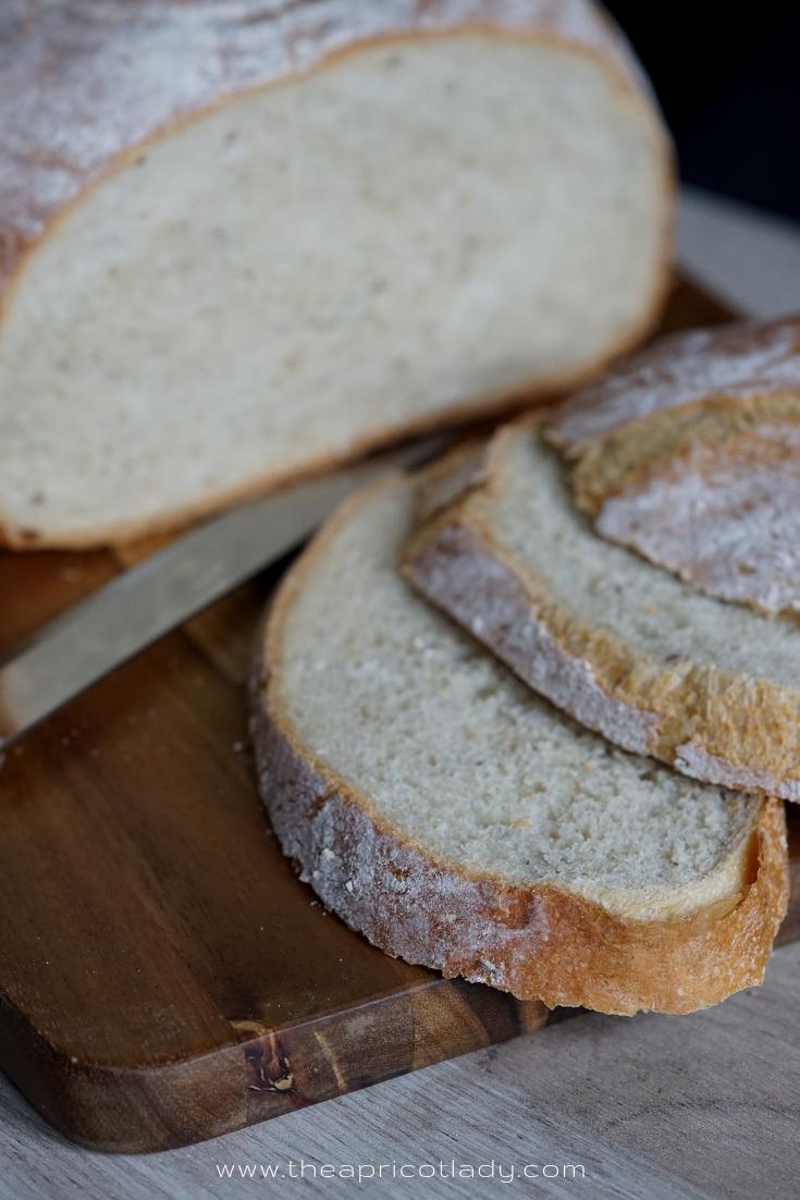 Rezeptbild: Weizen-Dinkel-Ruchmehl-Brot aus dem Topf