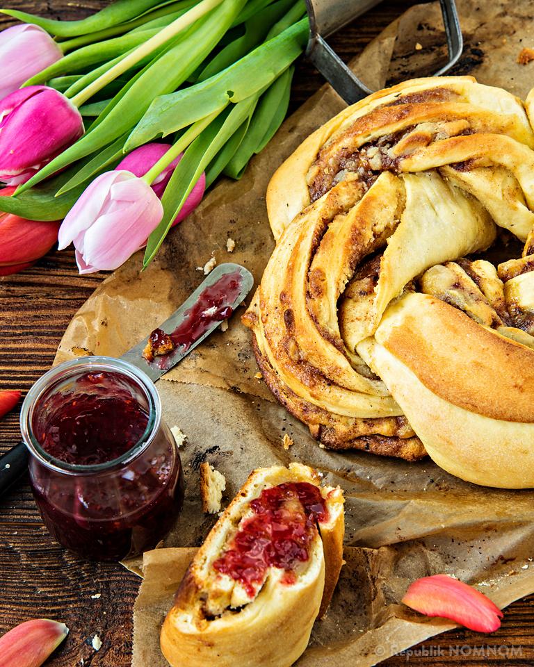 Rezeptbild: Leckerer Osterkranz mit Zimt, Zucker und Marzipan!
