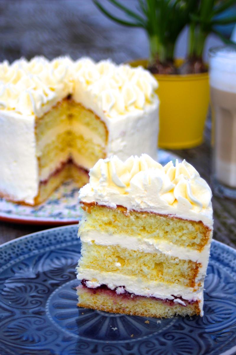 Rezeptbild: Vanille-Buttercreme-Törtchen