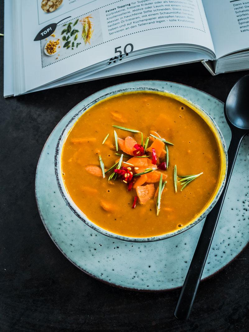 Rezeptbild: Möhren Kürbis Suppe mit Rosmarin und Chilli