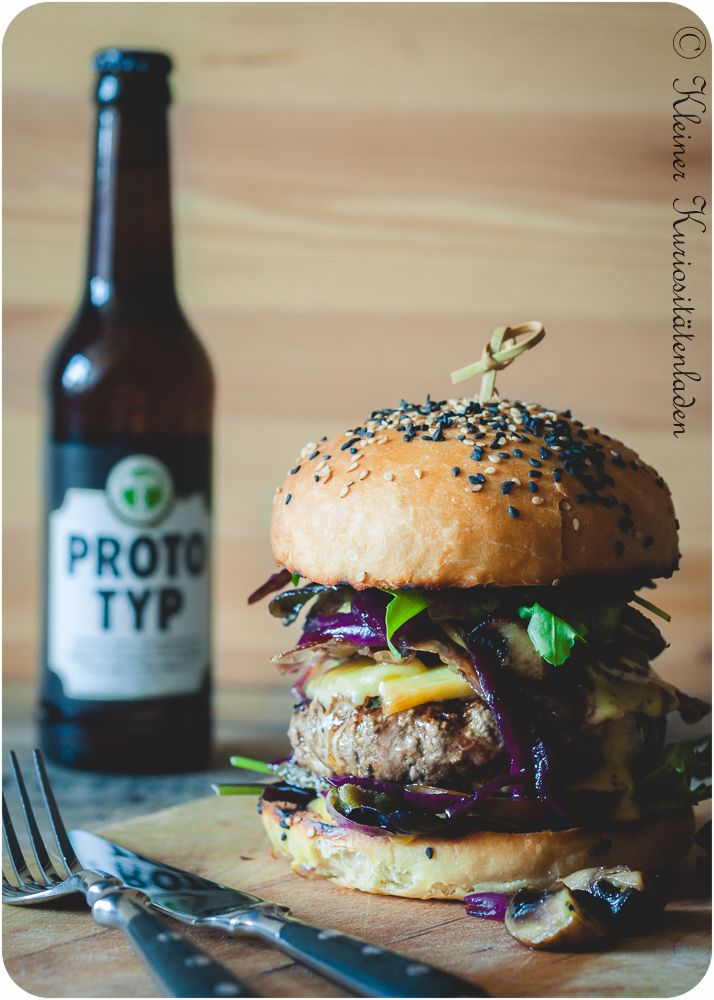 Rezeptbild: Champignonburger mit Portweinzwiebeln