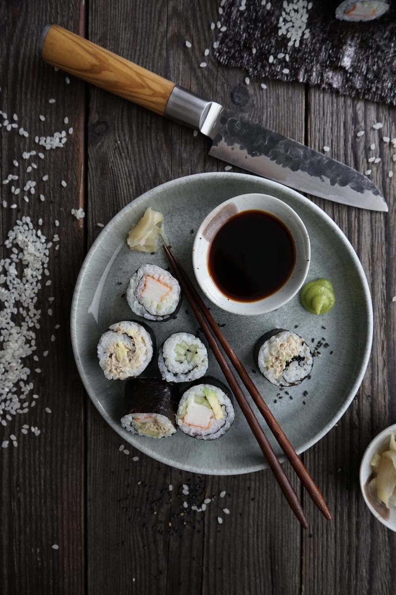 Rezeptbild: Sushi mit Tunfisch, Surimi & Avocado