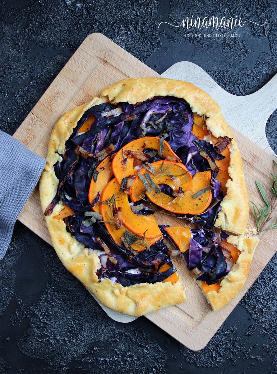 Rezeptbild: Crostata mit Kürbis und Rotkohl