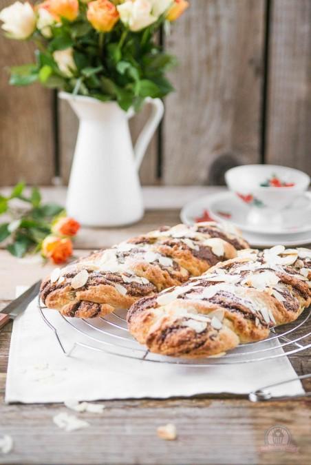 Rezeptbild: Nusszopf aus Quark-Öl Teig