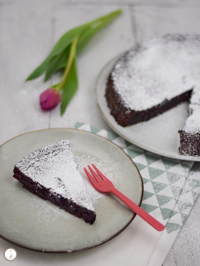 Rezeptbild: Glutenfreier Schokoladenkuchen mit Olivenöl