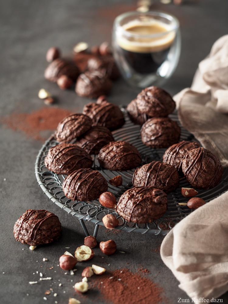 Rezeptbild: Weiche Haselnuss-Amaretti mit Schokolade