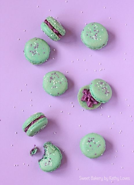 Rezeptbild: Colour Pop Macarons mit Heidelbeer Buttercreme