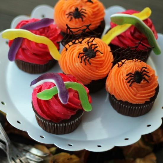 Rezeptbild: Zweierlei Halloween Cupcakes