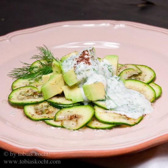 Rezeptbild: Marinierter Zucchini Salat mit Avocado