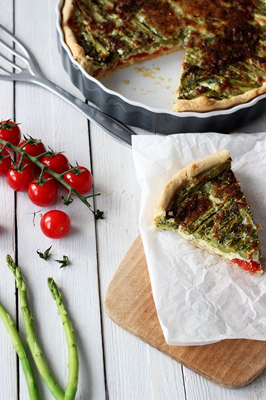 Rezeptbild: Quiche mit grünem Spargel und Tomaten