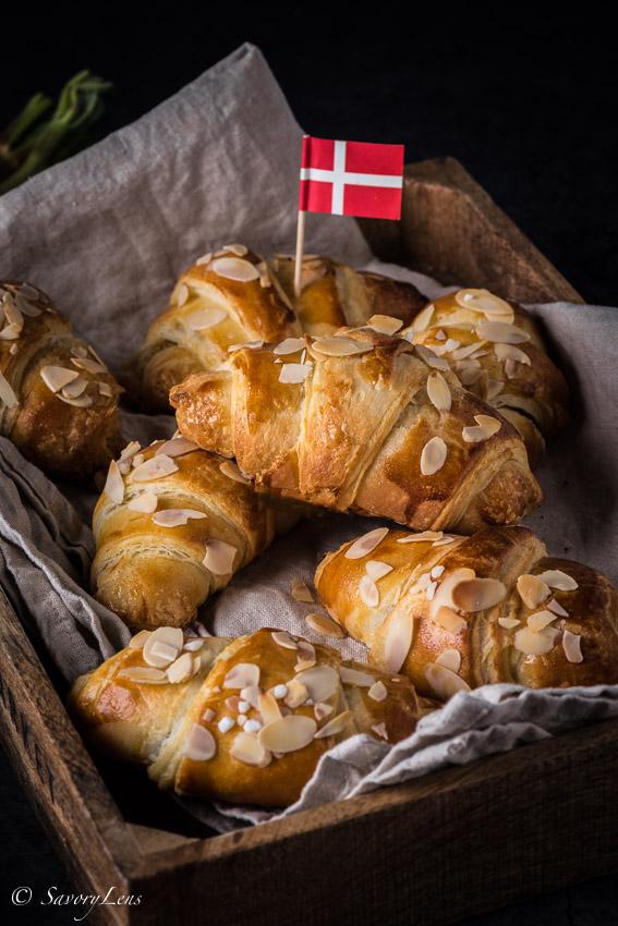 Rezeptbild: Rabarberhorn – Dänische Rhabarber Hörnchen