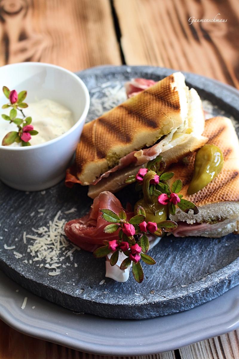 Rezeptbild: Pesto Paninis