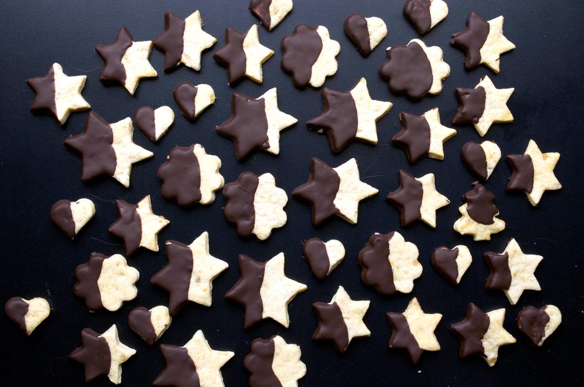 Rezeptbild: Ausstecherle mit Kardamom, Orange und Ingwer 