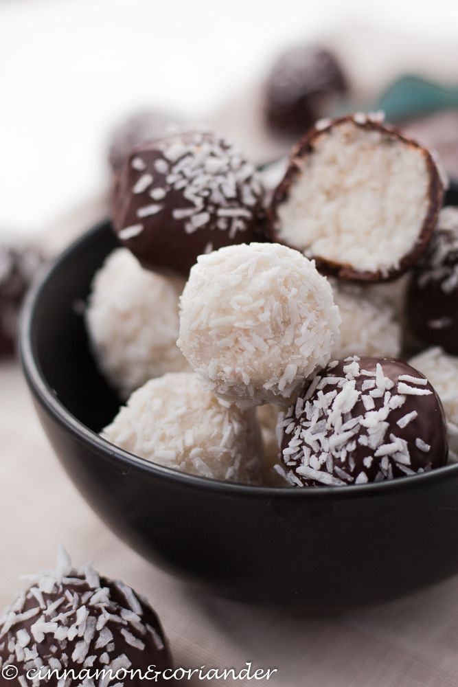Rezeptbild: Vegane Kokos Pralinen à la Bounty & Raffaello