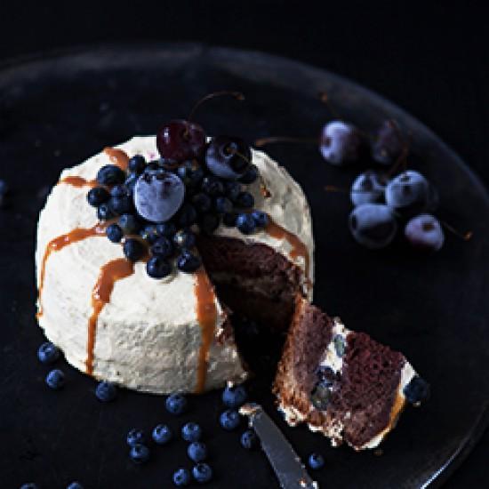Rezeptbild: Blueberry Chocolate Cake mit Baileys Caramel