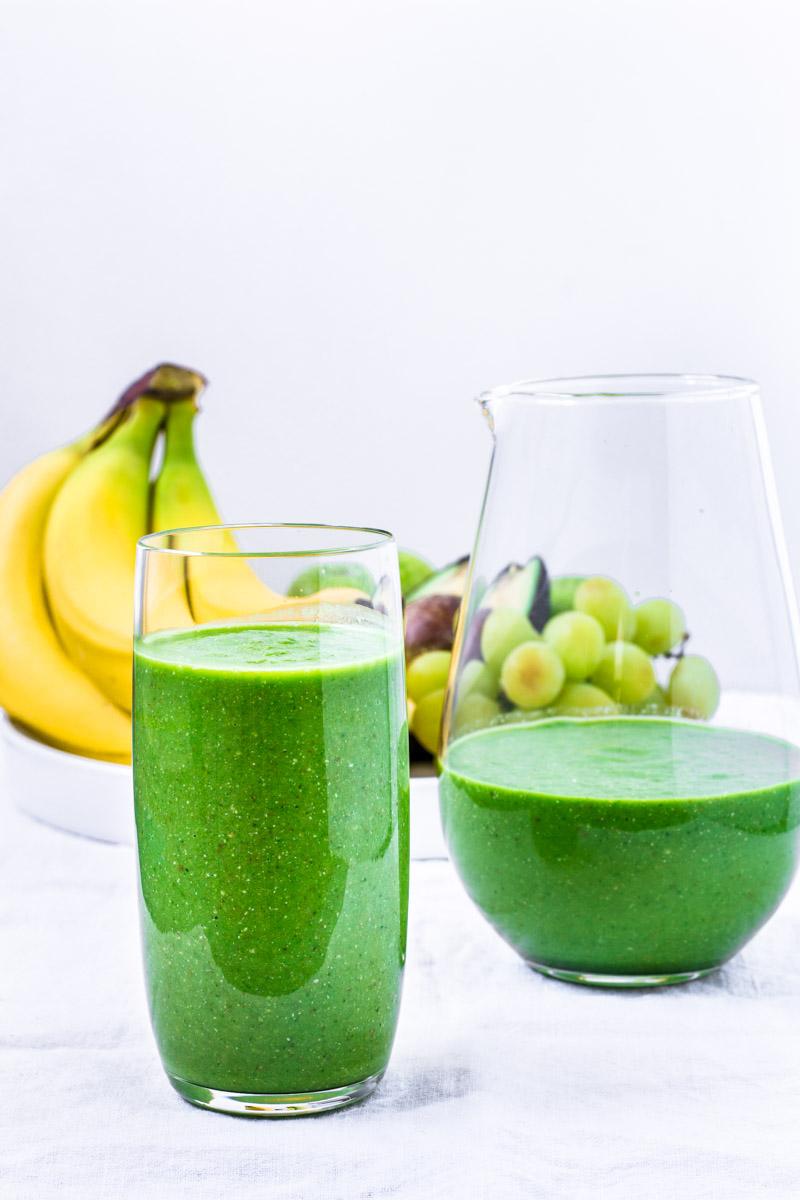 Rezeptbild: Grüner Smoothie mit Avocado und Spinat