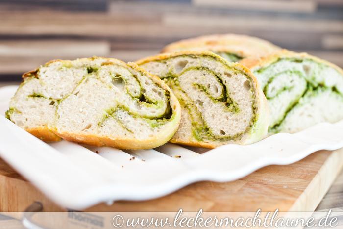 Rezeptbild: Brot-Rolle mit Spinatpesto