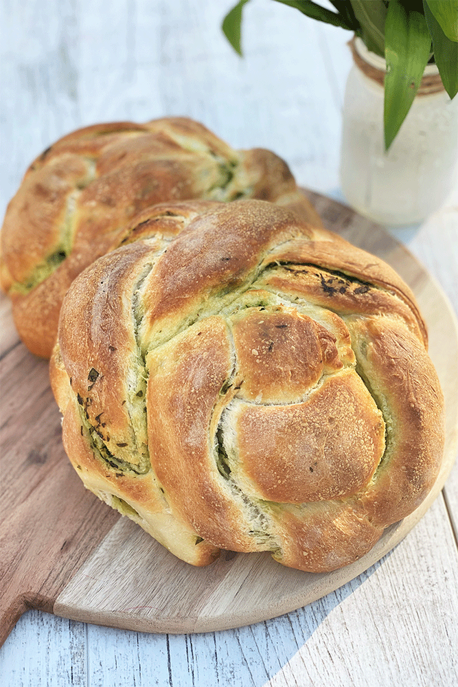 Rezeptbild: Bärlauch-Hefeknoten
