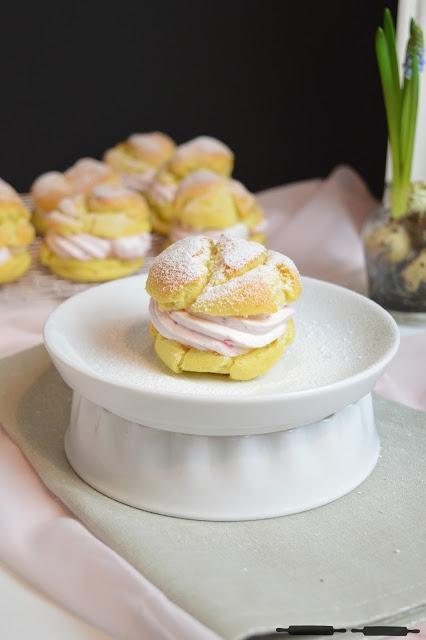 Rezeptbild: Profiteroles / Windbeutel mit leckerer Füllung 