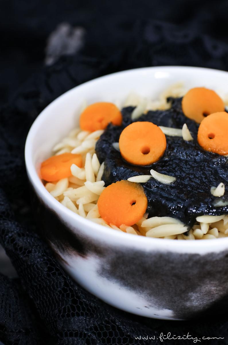 Rezeptbild: Halloween Rezept: „Maden-Nudeln“ mit schwarzem Pesto