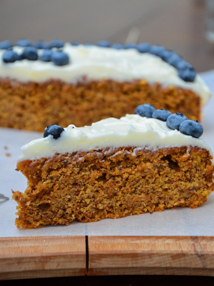 Rezeptbild: Karotten-Torte mit Frischkäse-Frosting
