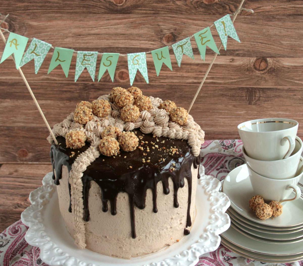 Rezeptbild: Dripping-Cake mit Schokolade und Kirschen