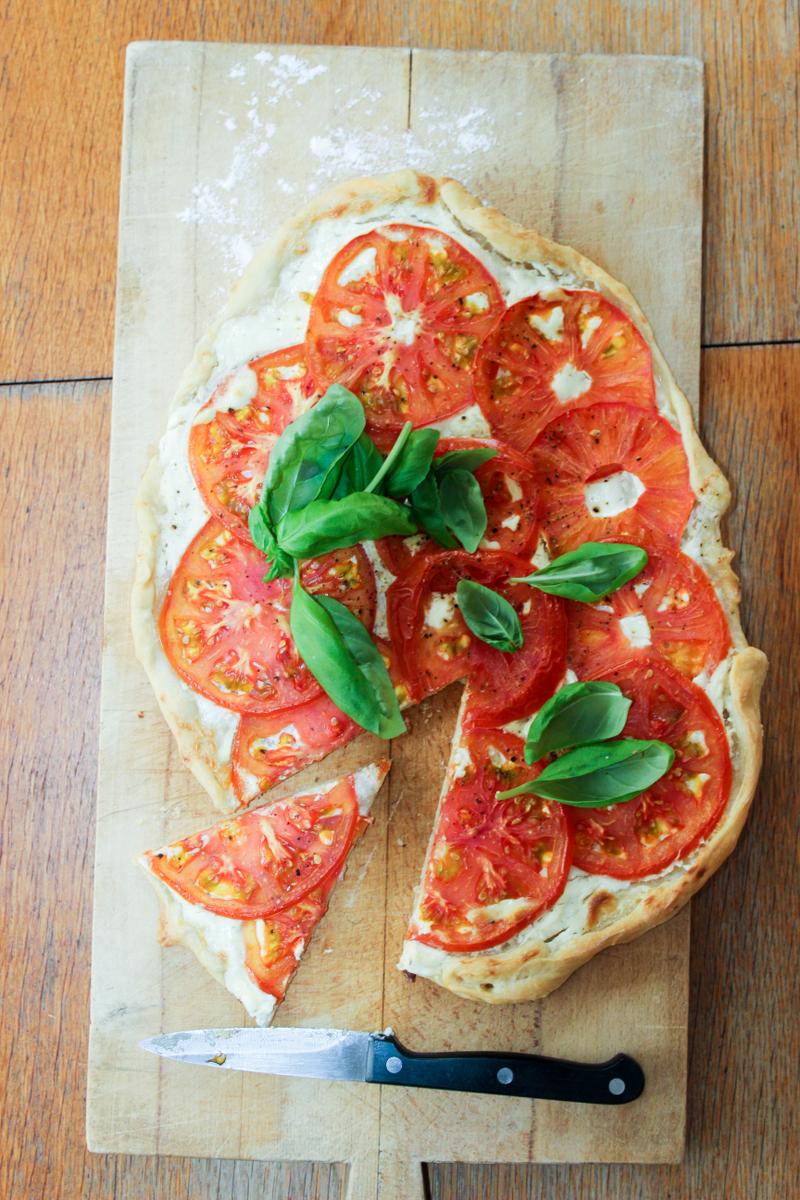Rezeptbild: Flammkuchen mit Tomaten