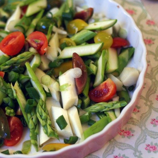 Rezeptbild: roher spargelsalat mit zitronen-rosmarin-vinaigrette