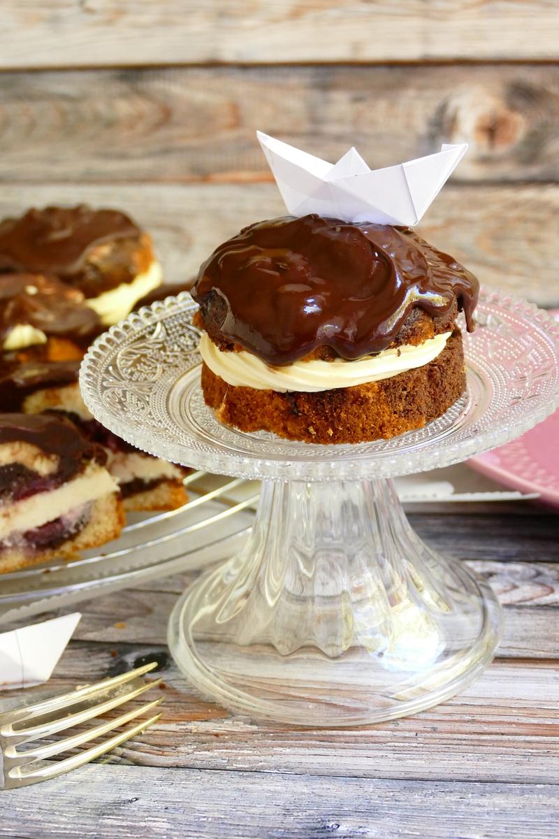 Rezeptbild: Mini Donauwellen-Törtchen oder "Kleine Rheinwellen"