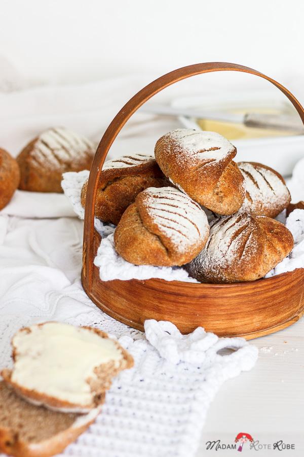 Rezeptbild: Dinkelvollkorn-Muschelbrötchen mit Joghurt