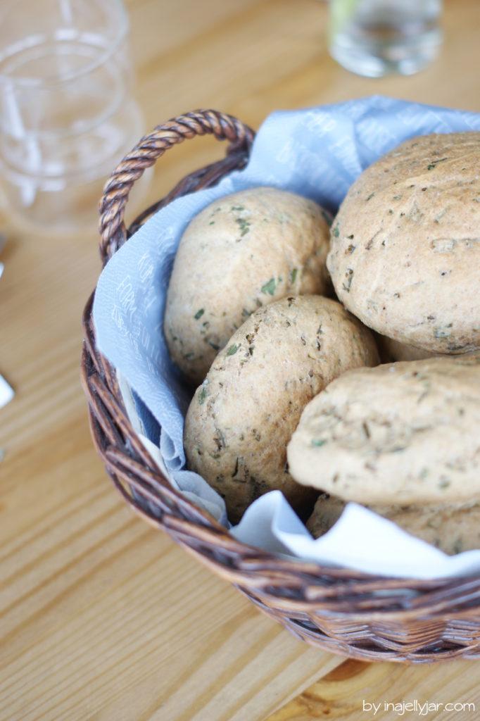Rezeptbild: Slowcarb Dinkel-Kräuterbrötchen