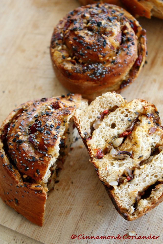 Rezeptbild: Brotschnecken mit Knoblauch, Paprika & Za`atar