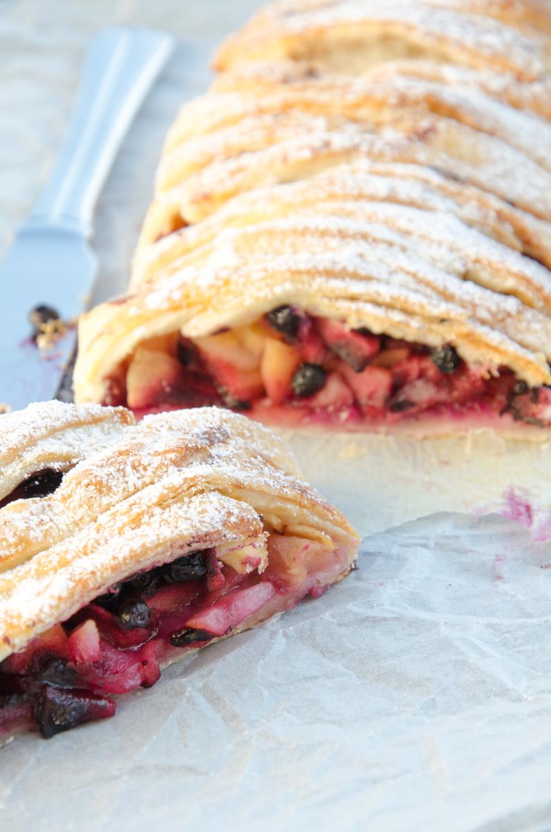 Rezeptbild: Schneller Apfel-Birne-Heidelbeer-Strudel