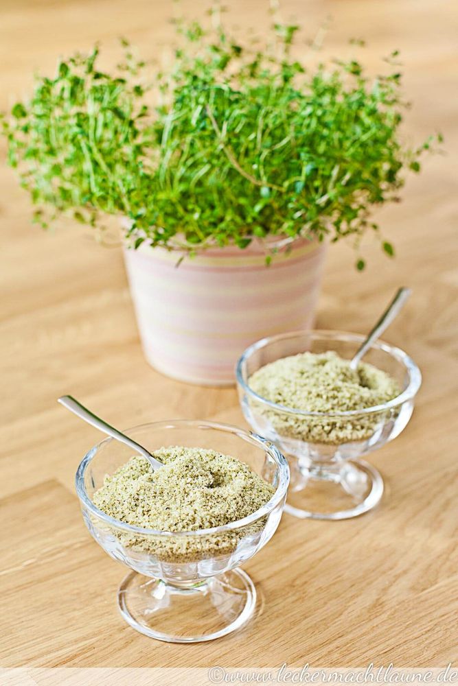 Rezeptbild: Thymian-Zitronen-Salz {grundrezept}