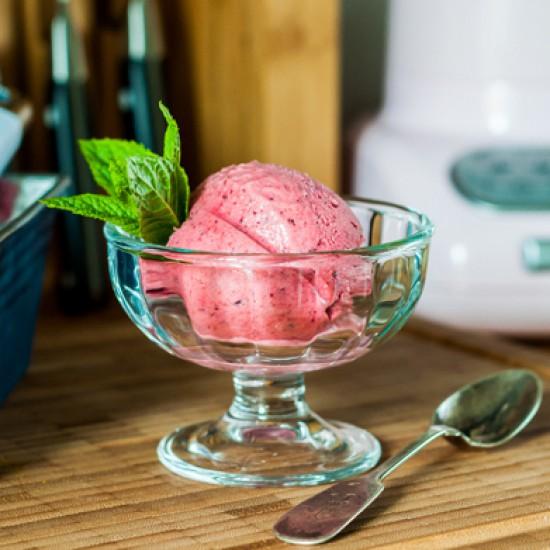 Rezeptbild: Beeren-Schmand-Eiscreme