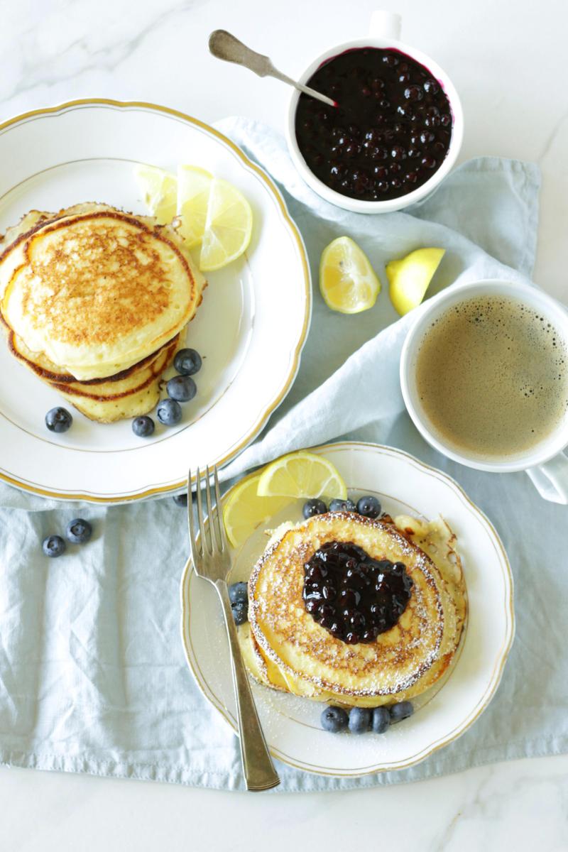 Rezeptbild: Zitronen-Ricotta Pancakes mit Heidelbeersauce