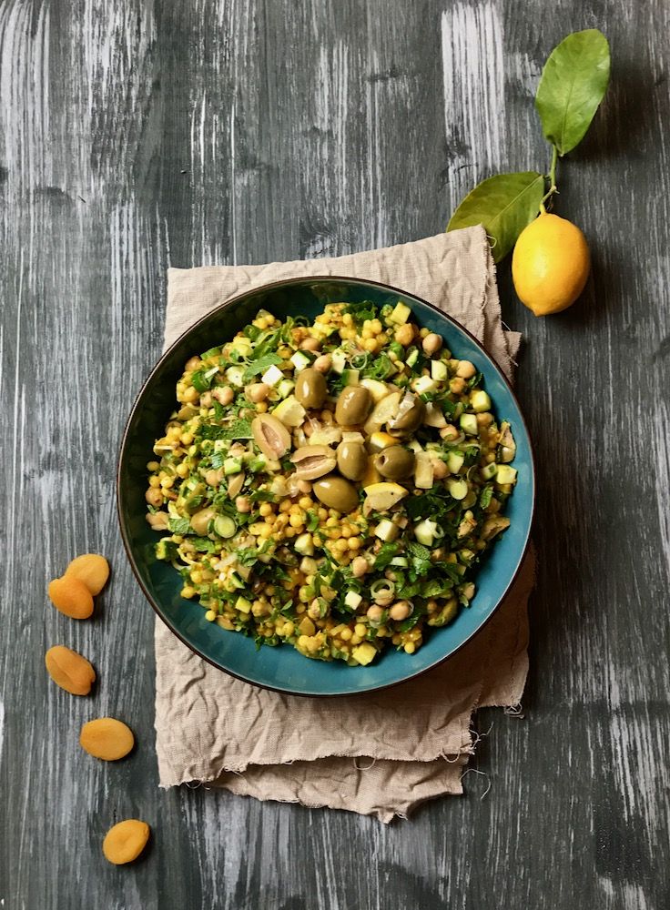Rezeptbild: Zitronen-Couscoussalat mit grünen Oliven und Pistazien