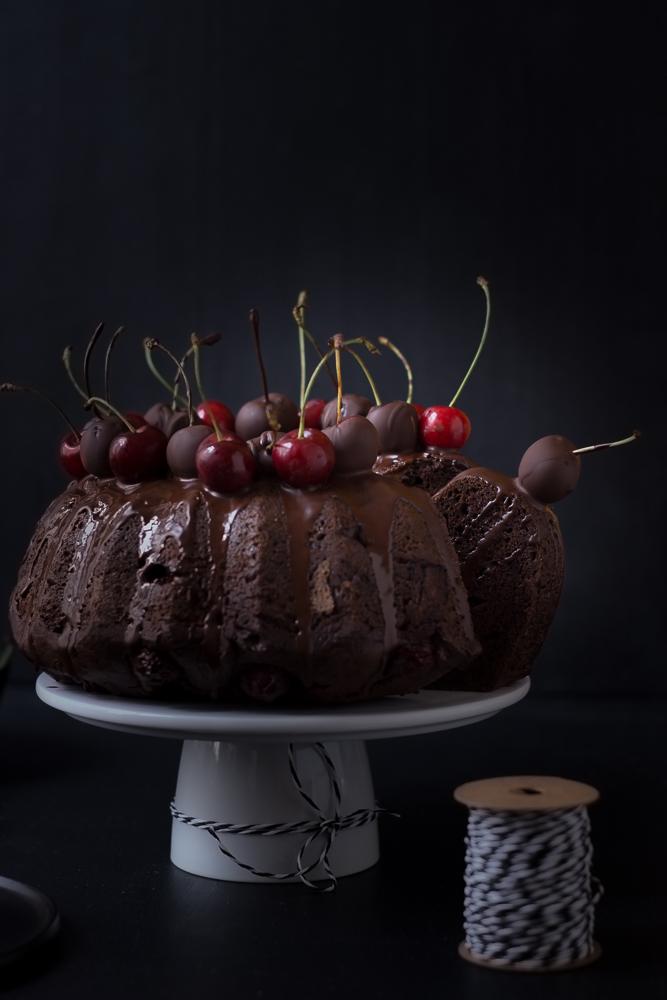 Rezeptbild: Schokoladen-Kirsch-Guglhupf