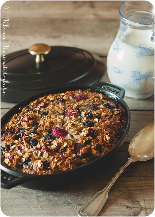 Rezeptbild: Gebackenes Frühstücksmüsli mit Beeren