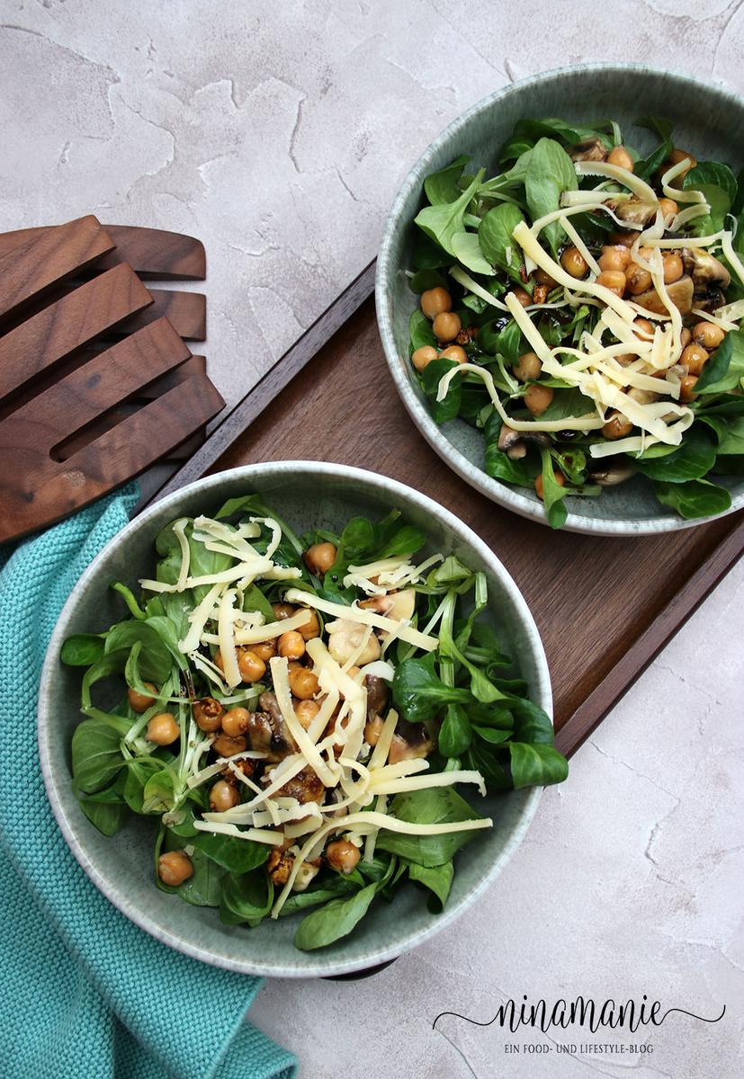 Rezeptbild: Feldsalat mit Kichererbsen und Champignons