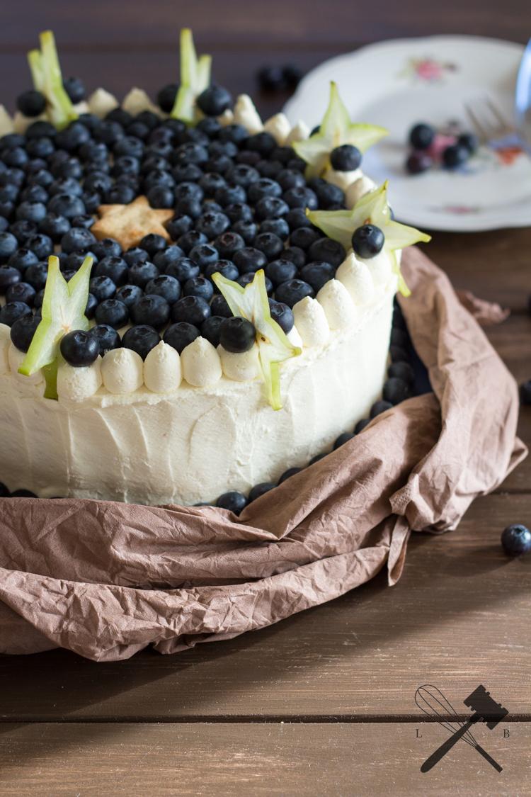 Rezeptbild: Zirtus-Heidelbeer Torte mit weißer Schoko Ganache