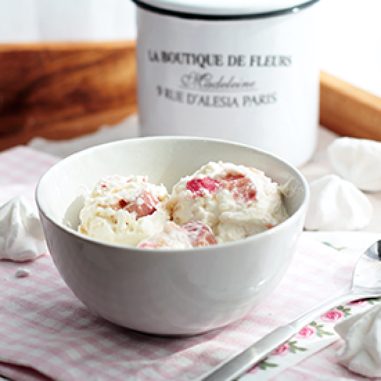 Rezeptbild: Rhabarber-Sahne-Eis