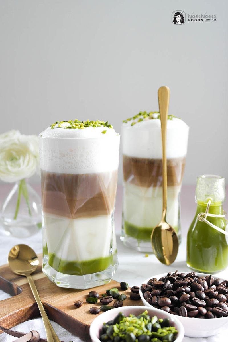 Rezeptbild: Kokos Pistazien Latte Macchiato mit selbst gemachtem Pistazien-Sirup