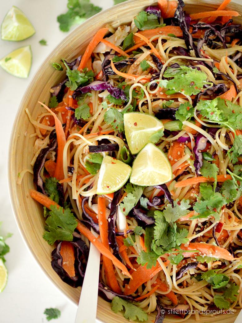 Rezeptbild: Thai-Nudelsalat mit Erdnusssauce