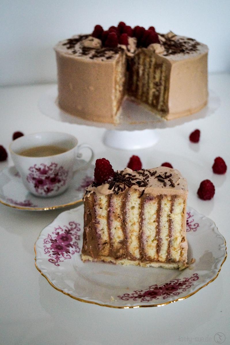 Rezeptbild: Wickeltorte mit Nougatcreme und Himbeeren