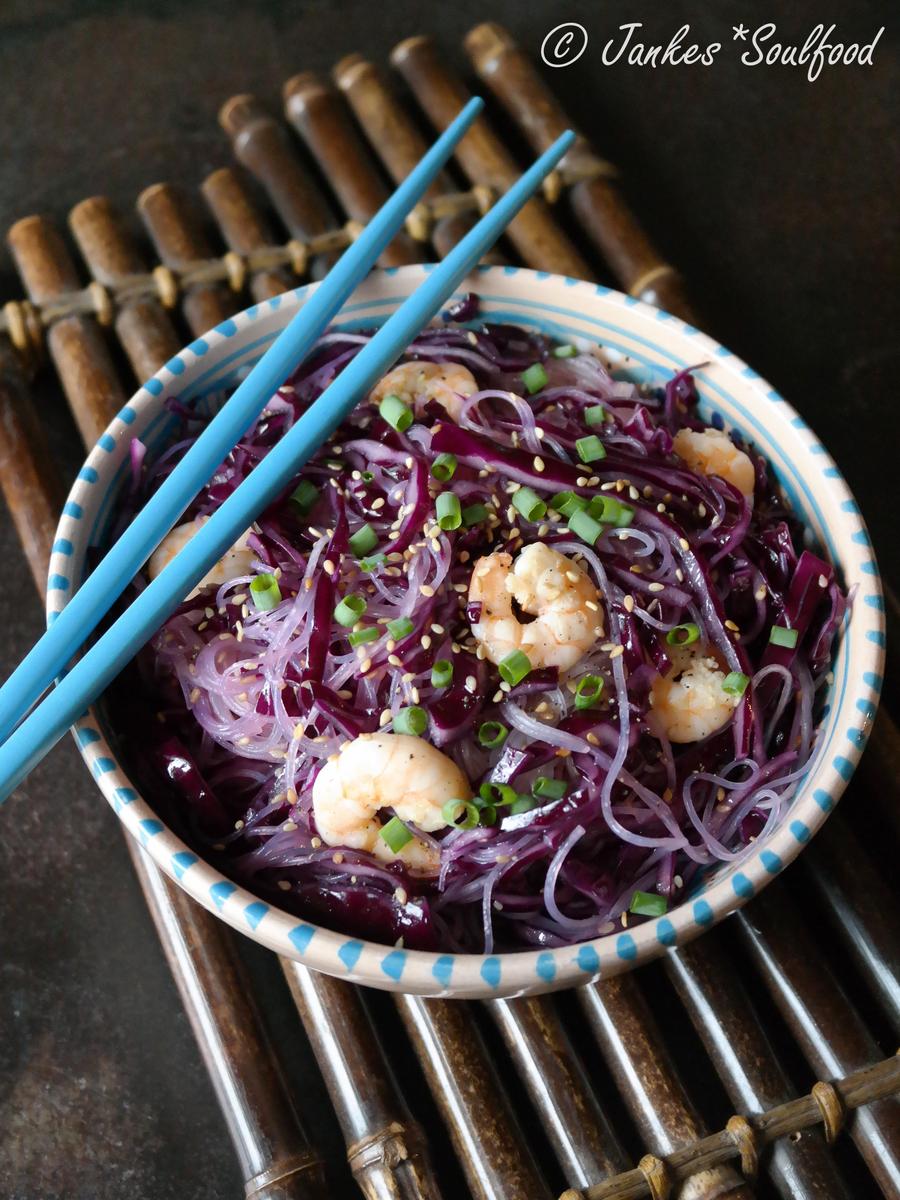 Rezeptbild: Glasnudelsalat mit Rotkraut