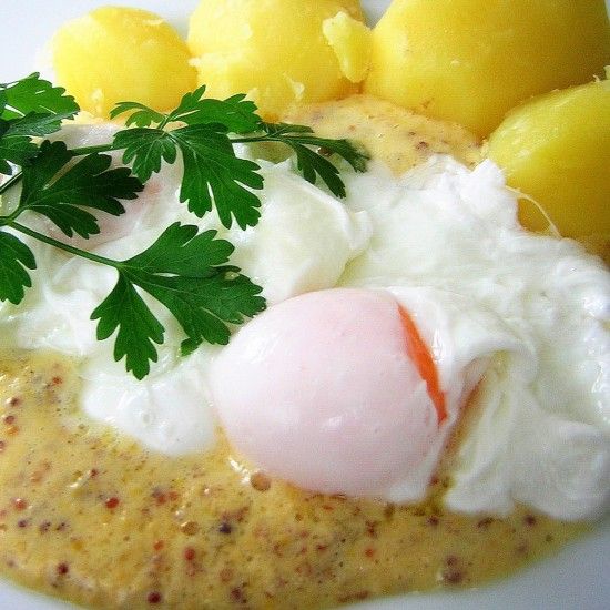 Rezeptbild: Verlorene Eier in Senfmousseline
