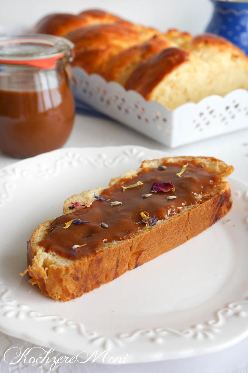 Rezeptbild: Vanille Hefezopf mit hausgemachter Confiture de lait