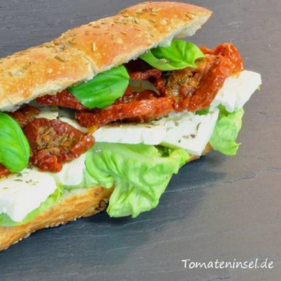 Rezeptbild: Mediterran belegtes Oliven-Focaccia