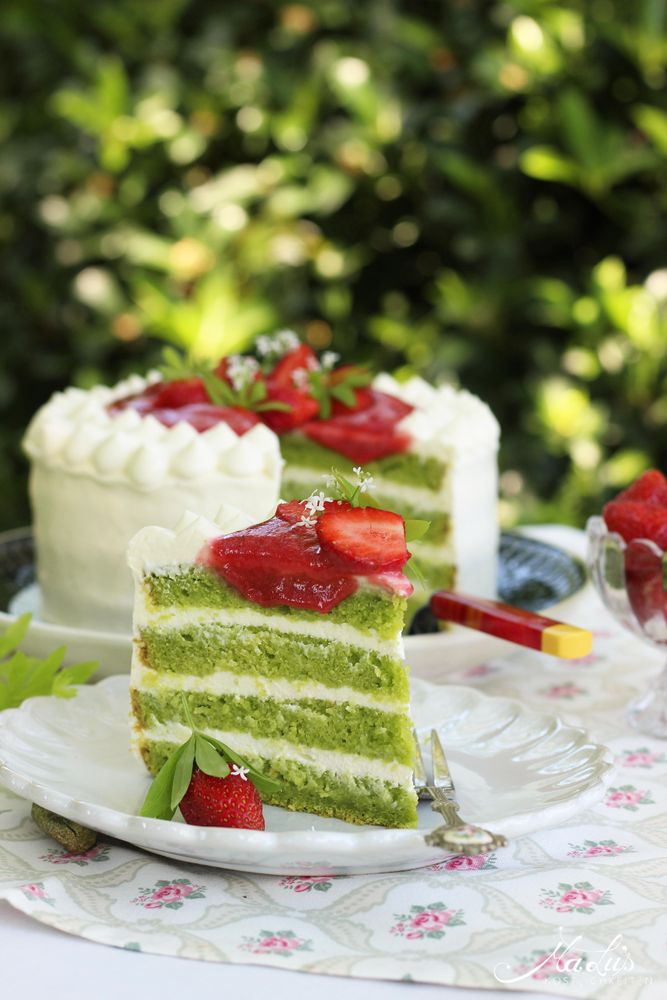 Rezeptbild: Waldmeistertorte mit Erdbeeren
